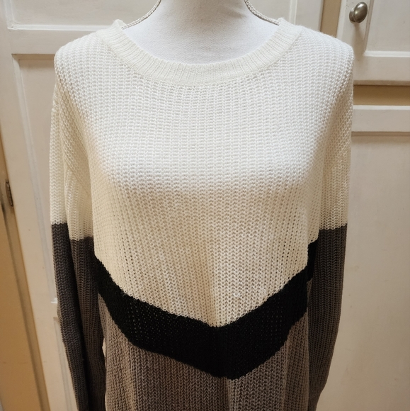 Emery Rose Women's Oversized Long-sleeved Sweater 🌹 - Picture 4 of 12